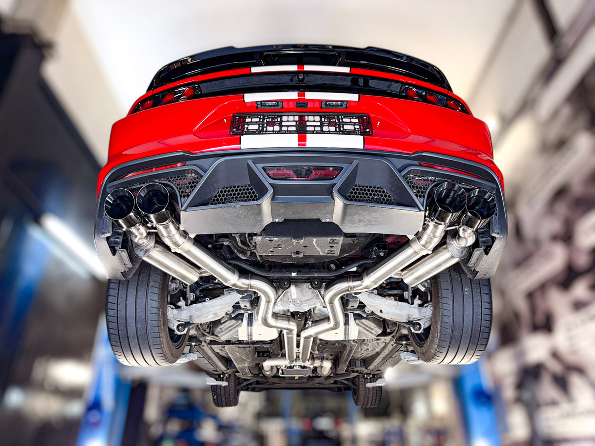 Sportovní klapkový výfuk Hurricane 3,5″ – Ford Mustang kupé 5.0 Mk6 před faceliftem 4 koncovky (vzhled faceliftu)