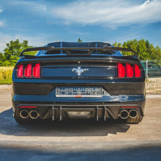 Difuzor Ford Mustang Mk6 před faceliftem pro vzhled se 4 koncovkami (výfuky Hurricane)